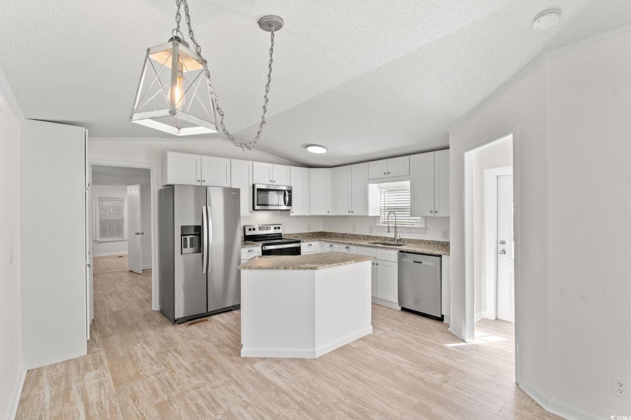 992 Cobblestone Ln. Photo 7