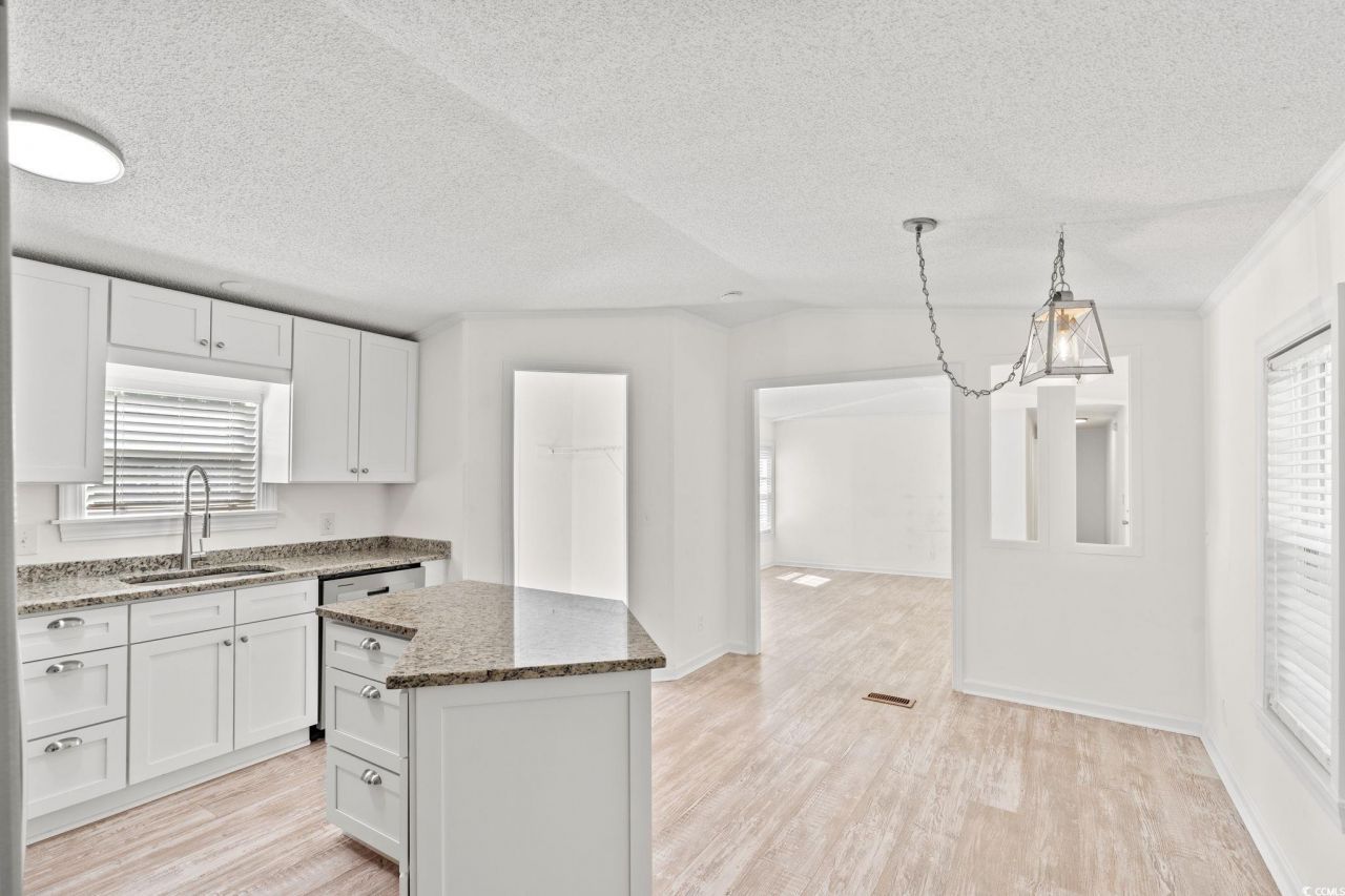 992 Cobblestone Ln. Photo 9