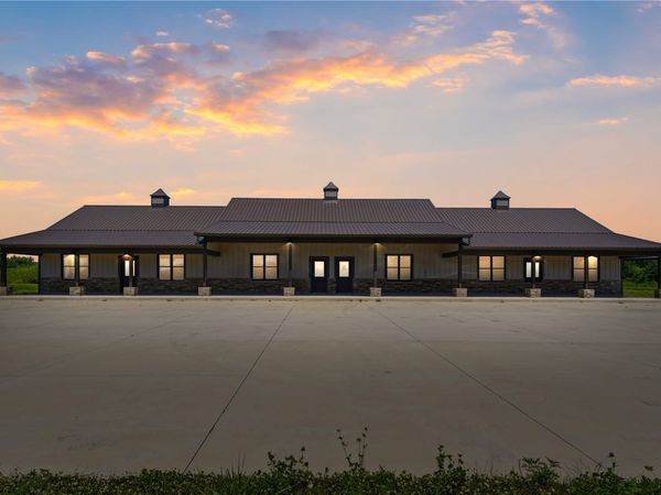 106 Towne Centre Drive, Urbana, IA 52345