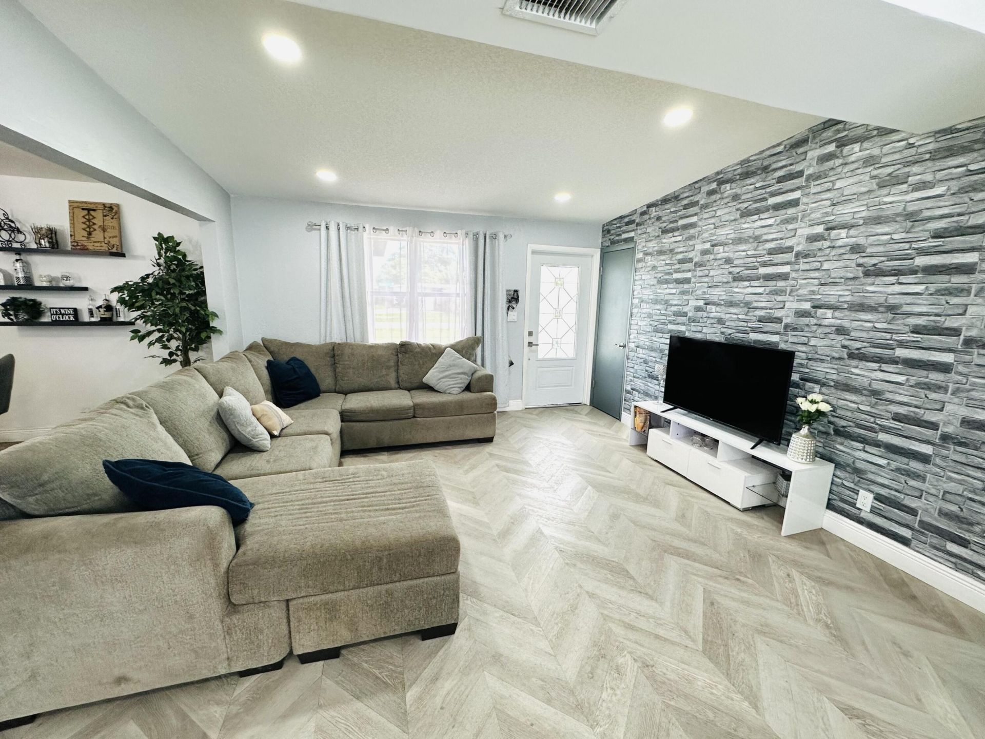 1865 W Chatham Road, West Palm Beach, FL 33415 Photo
