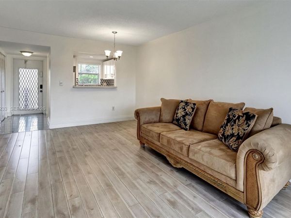 9010 Sunrise Lakes Blvd, Unit 306, Sunrise, FL 33322