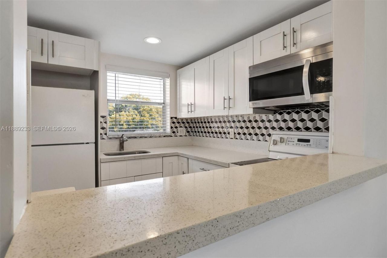 9010 Sunrise Lakes Blvd, Unit 306, Sunrise, FL 33322 Photo