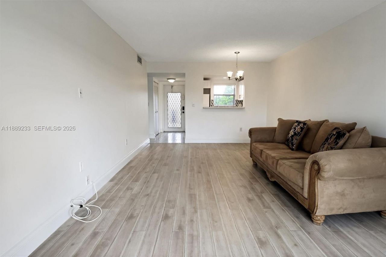 9010 Sunrise Lakes Blvd, Unit 306, Sunrise, FL 33322 Photo