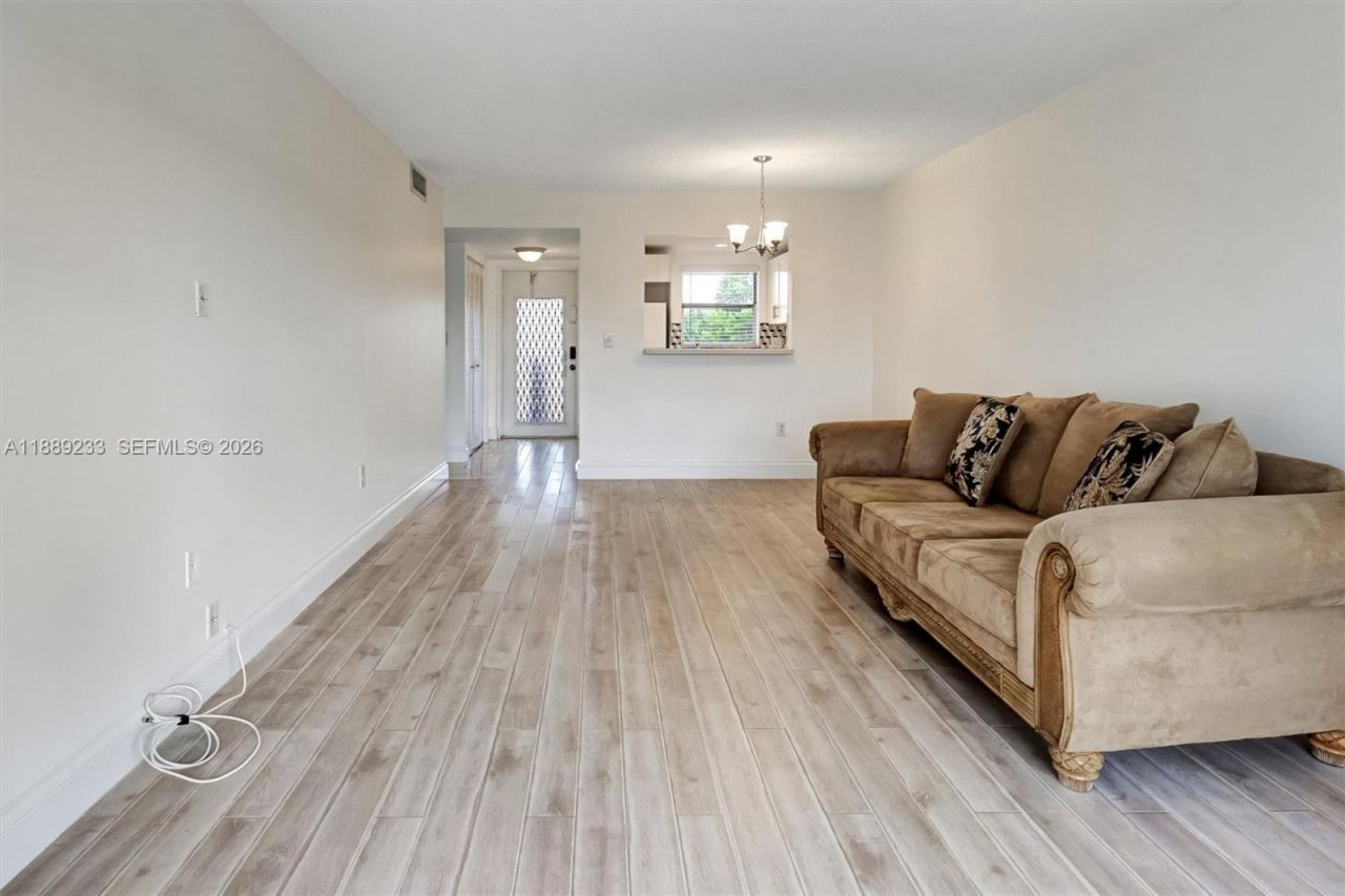 9010 Sunrise Lakes Blvd, Unit 306, Sunrise, FL 33322 Photo