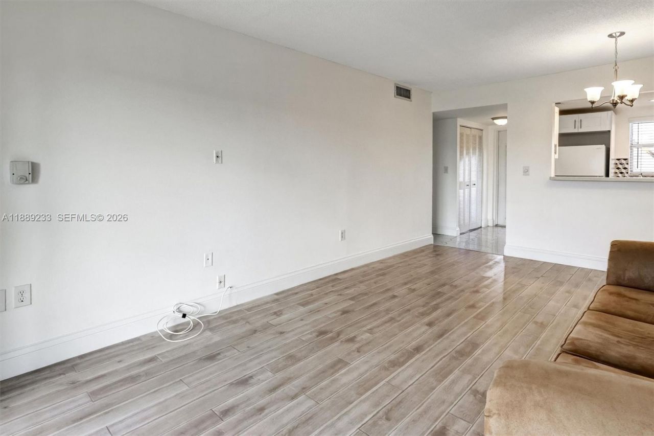 9010 Sunrise Lakes Blvd, Unit 306, Sunrise, FL 33322 Photo