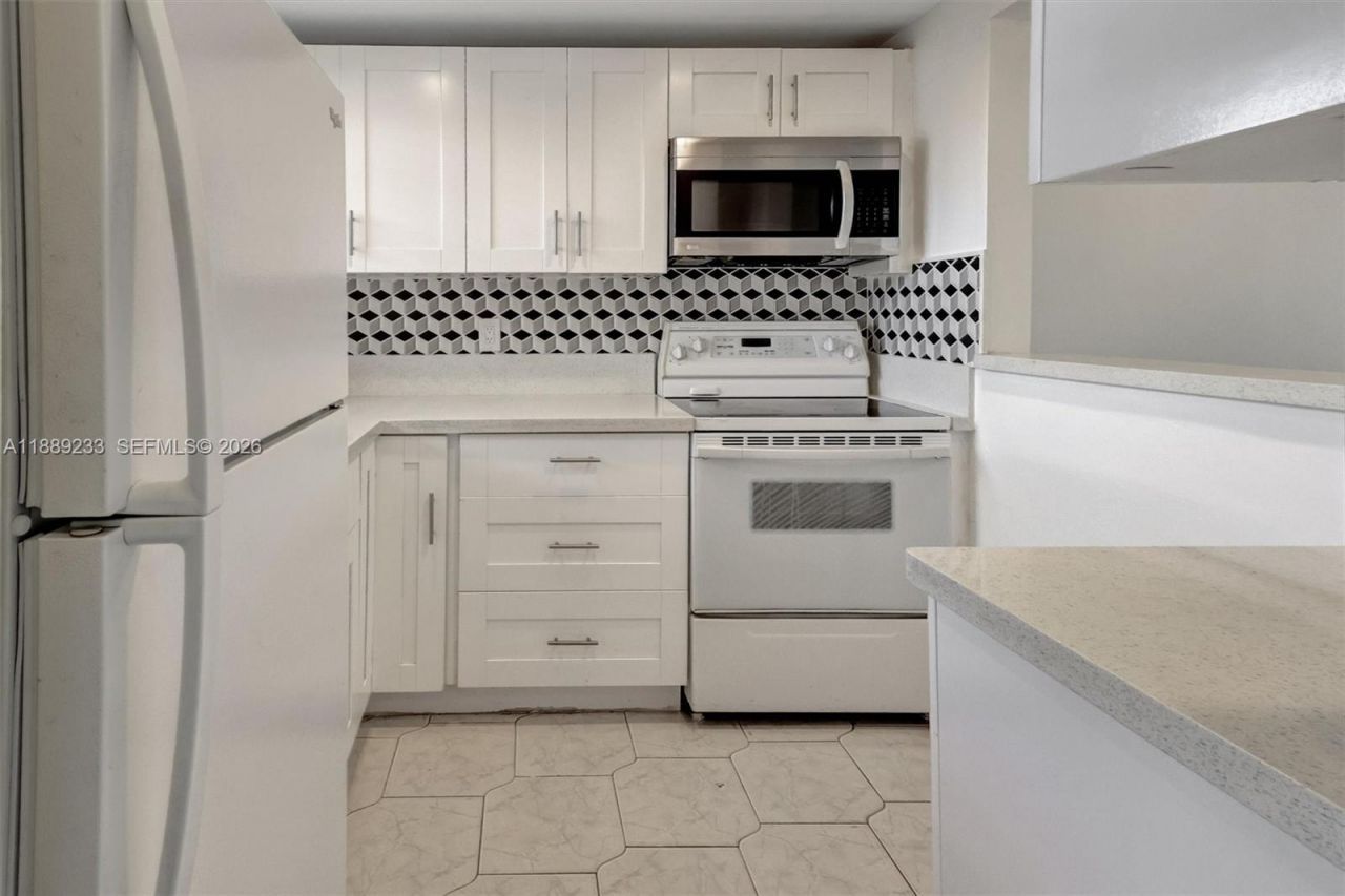 9010 Sunrise Lakes Blvd, Unit 306, Sunrise, FL 33322 Photo