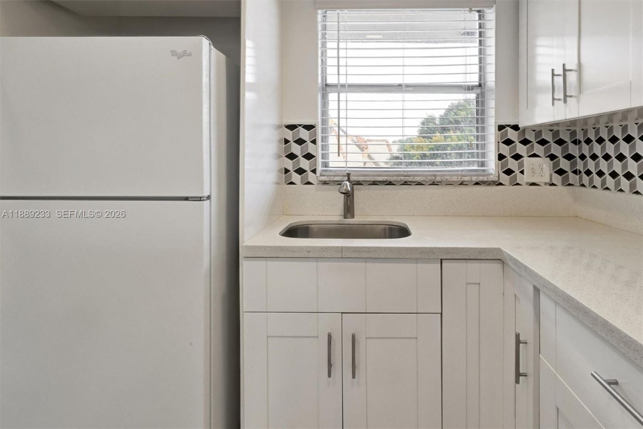 9010 Sunrise Lakes Blvd, Unit 306, Sunrise, FL 33322 Photo