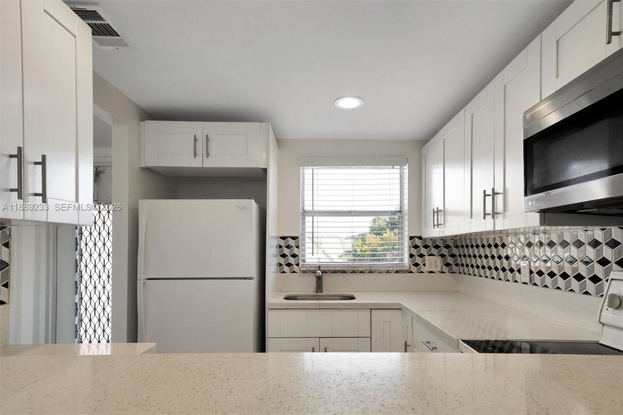 9010 Sunrise Lakes Blvd, Unit 306, Sunrise, FL 33322 Photo