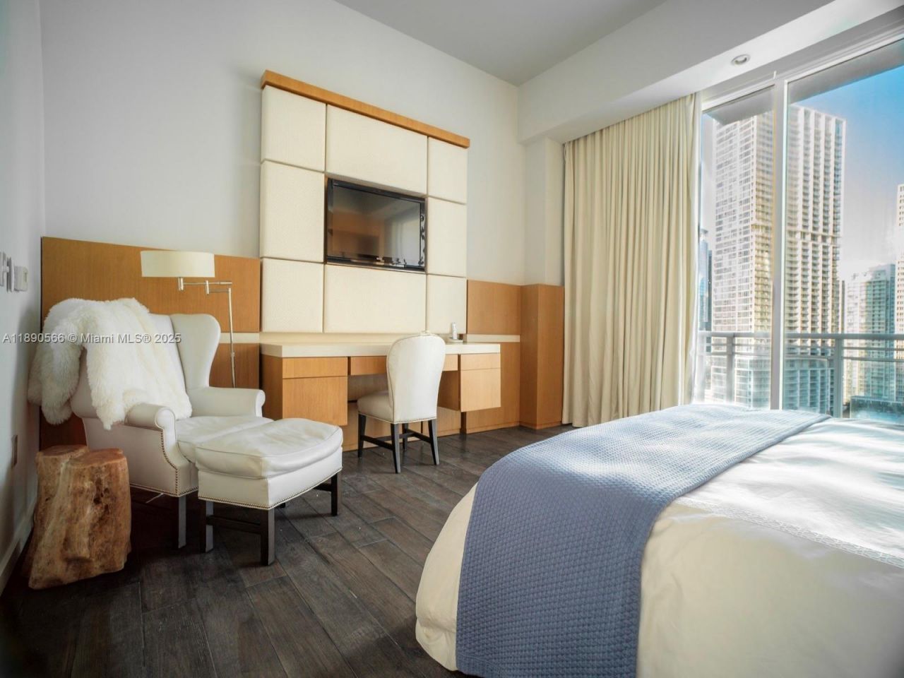 900 Brickell Key Blvd, Unit 2204, Miami, FL 33131 Photo