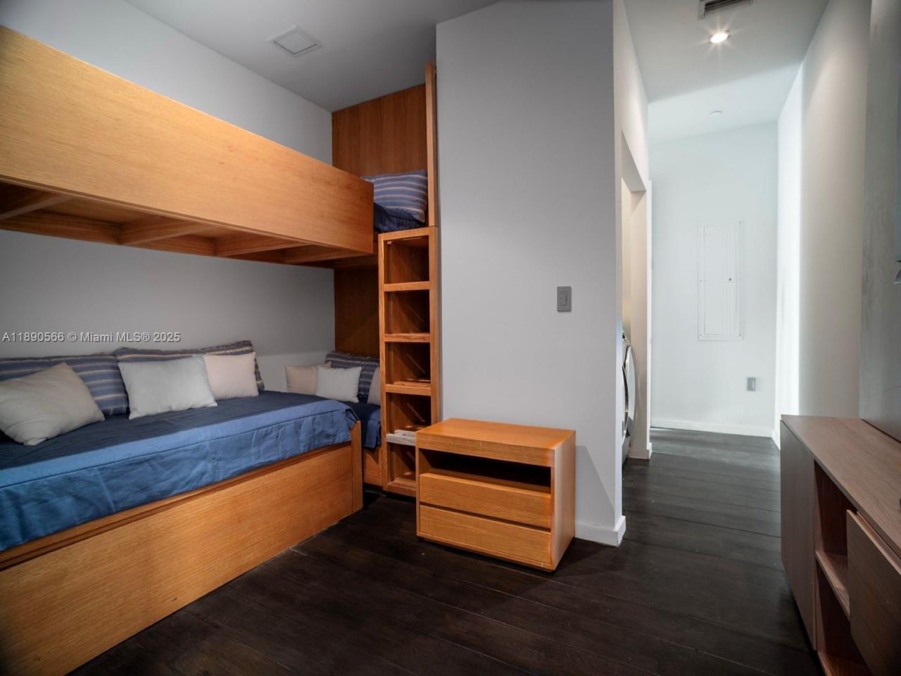 900 Brickell Key Blvd, Unit 2204, Miami, FL 33131 Photo