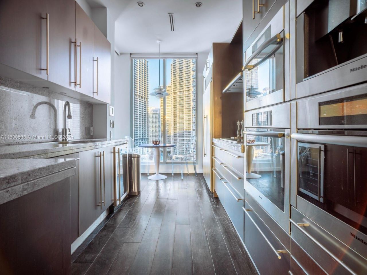 900 Brickell Key Blvd, Unit 2204, Miami, FL 33131 Photo