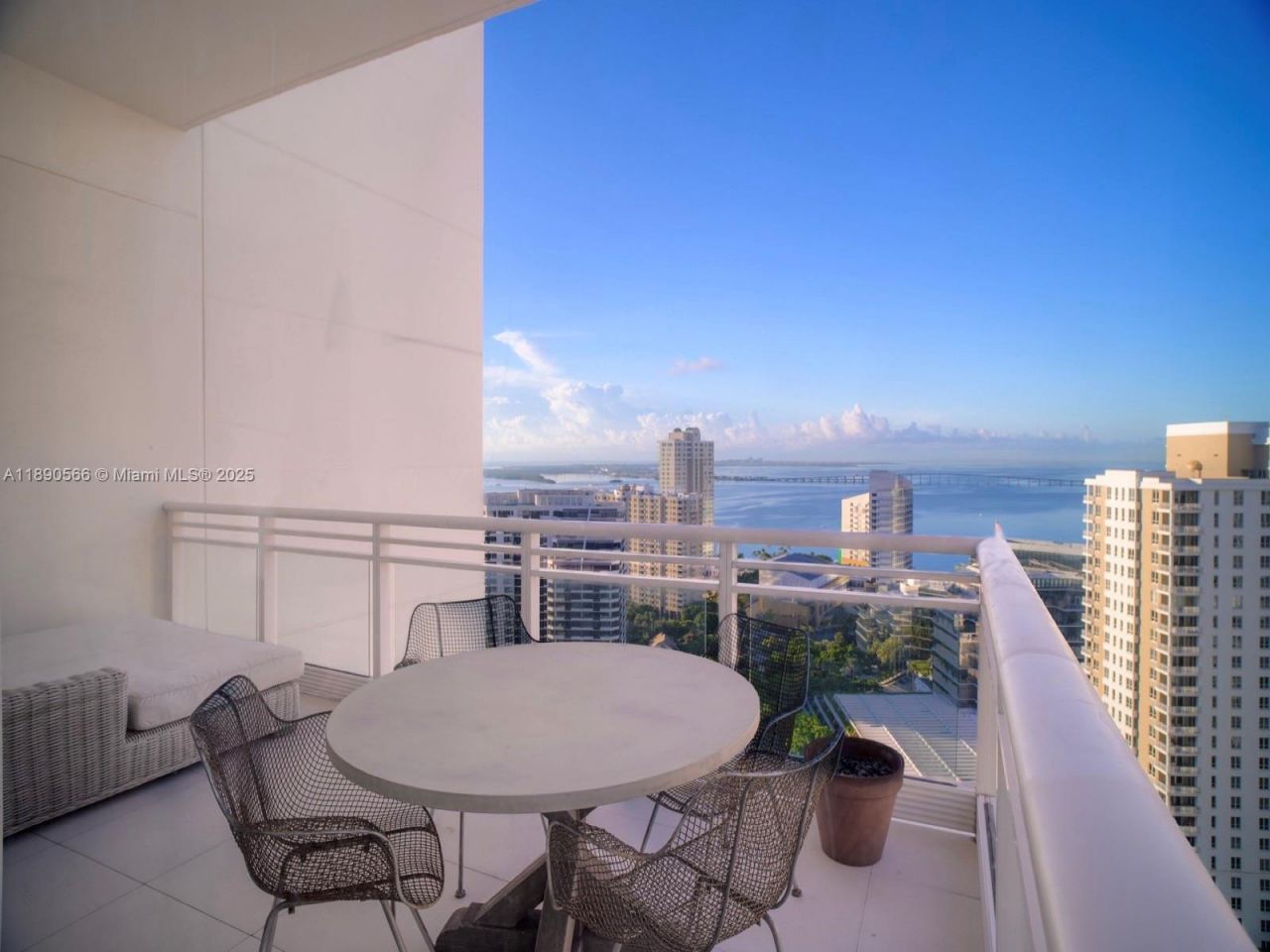 900 Brickell Key Blvd, Unit 2204, Miami, FL 33131 Photo