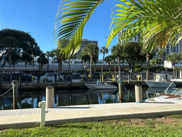 1650 NE 115th St, Unit 102, Miami, FL 33181