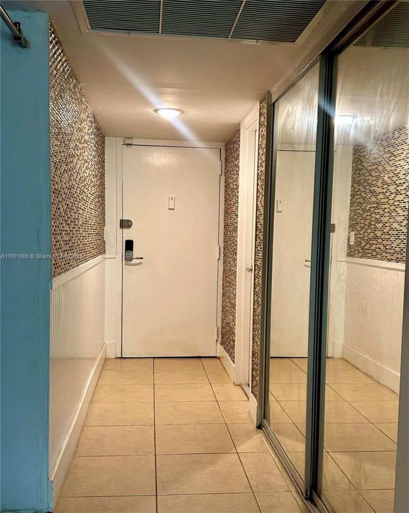 1650 NE 115th St, Unit 102, Miami, FL 33181 Photo