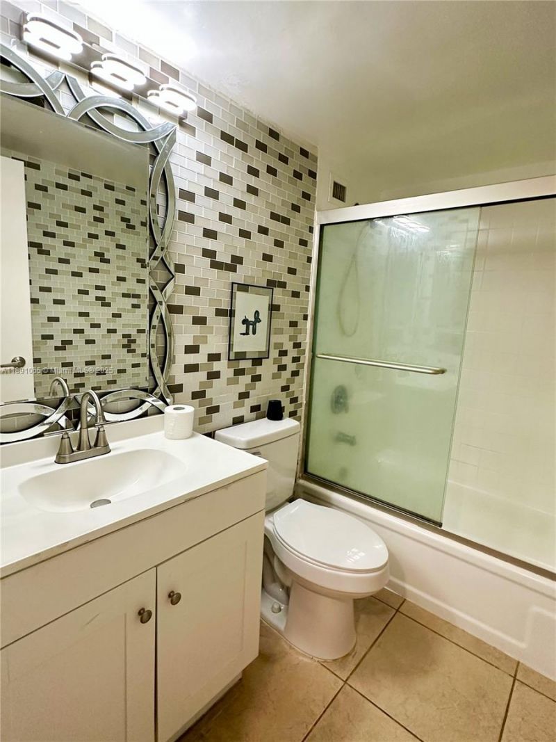 1650 NE 115th St, Unit 102, Miami, FL 33181 Photo