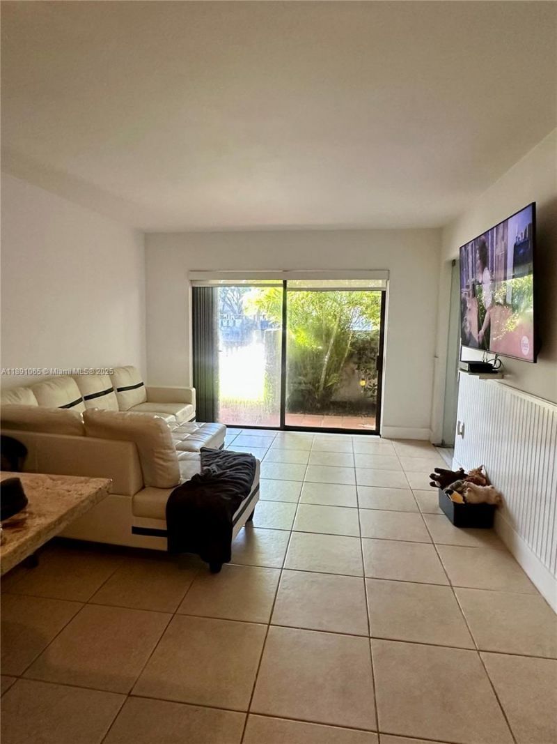 1650 NE 115th St, Unit 102, Miami, FL 33181 Photo