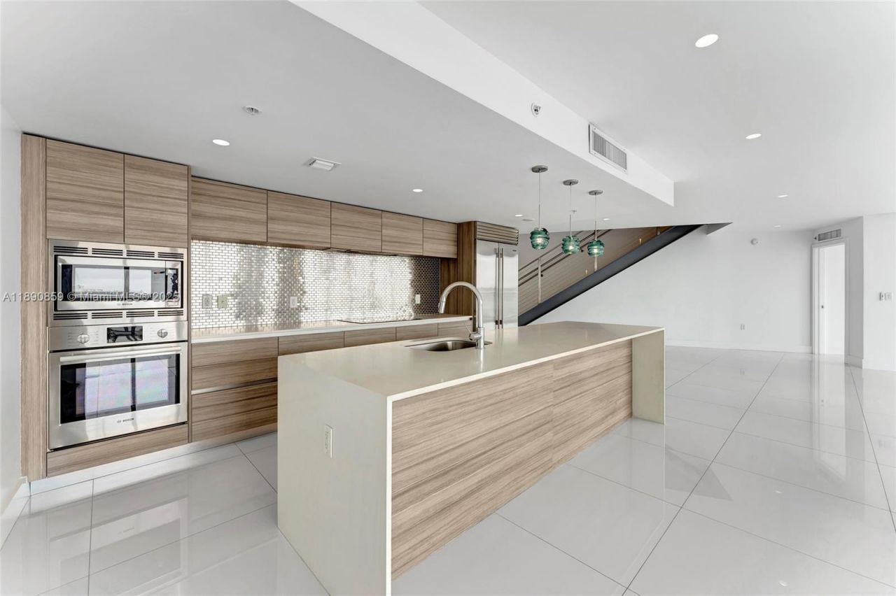 6620 Indian Creek Dr, Unit PH711, Miami Beach, FL 33141 Photo