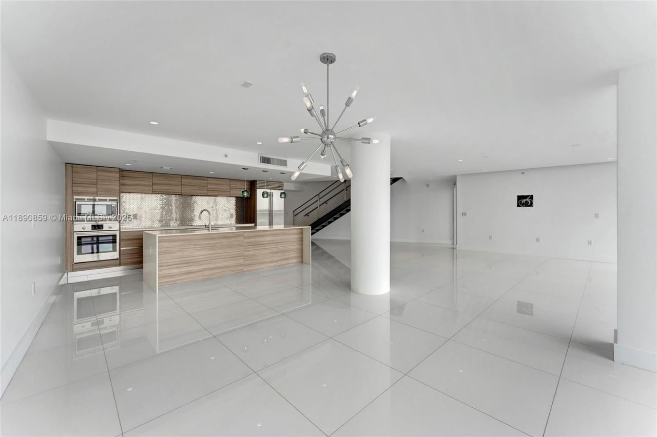 6620 Indian Creek Dr, Unit PH711, Miami Beach, FL 33141 Photo