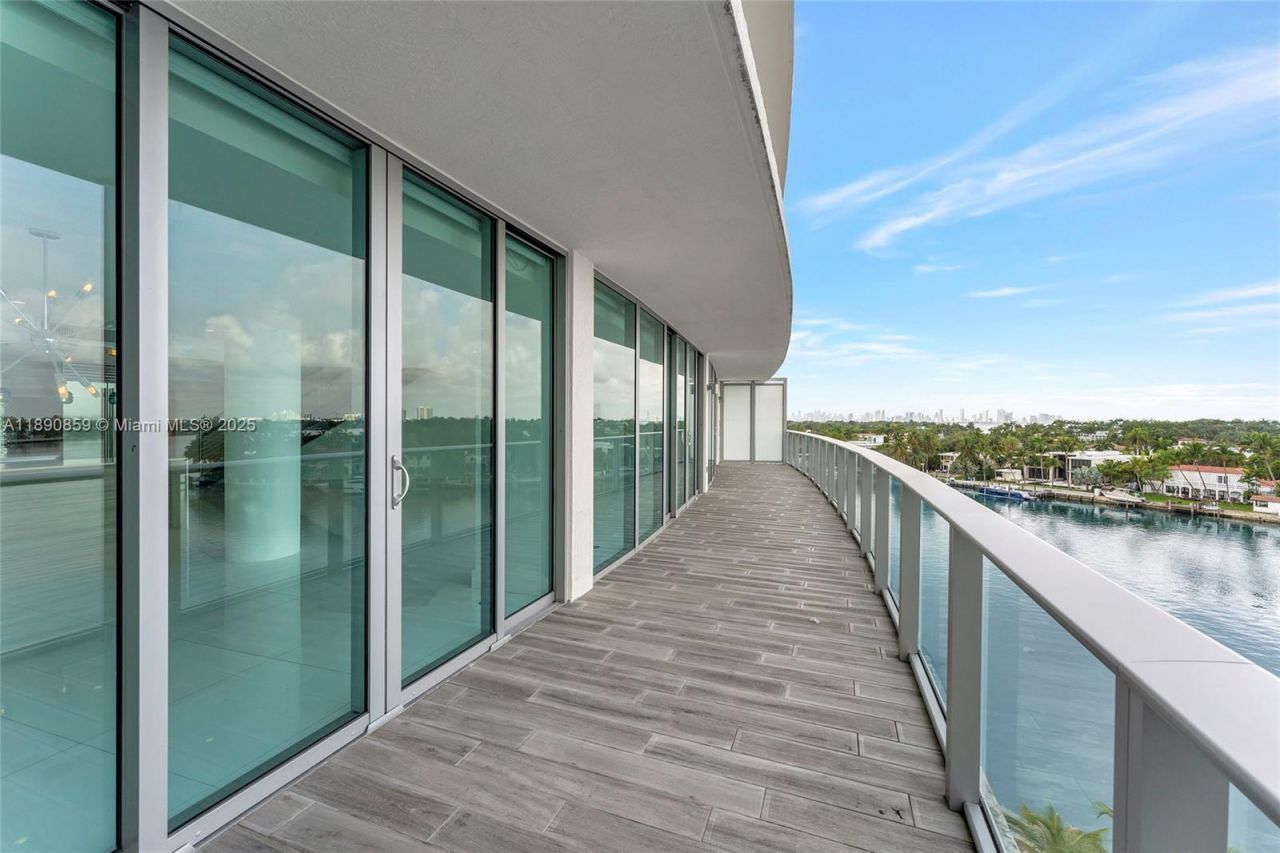 6620 Indian Creek Dr, Unit PH711, Miami Beach, FL 33141 Photo