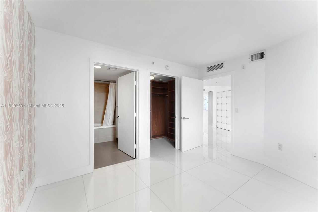 6620 Indian Creek Dr, Unit PH711, Miami Beach, FL 33141 Photo