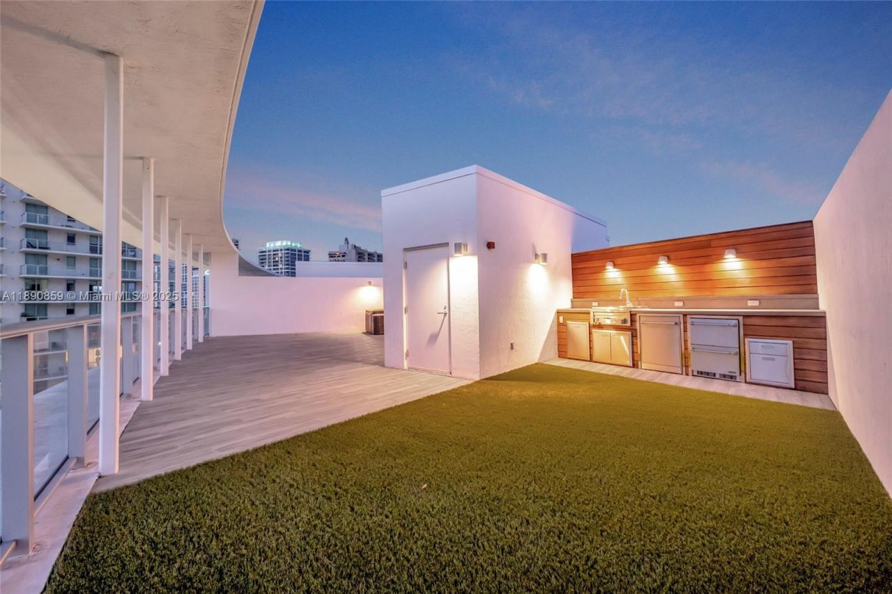 6620 Indian Creek Dr, Unit PH711, Miami Beach, FL 33141 Photo