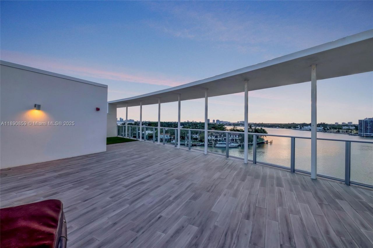 6620 Indian Creek Dr, Unit PH711, Miami Beach, FL 33141 Photo