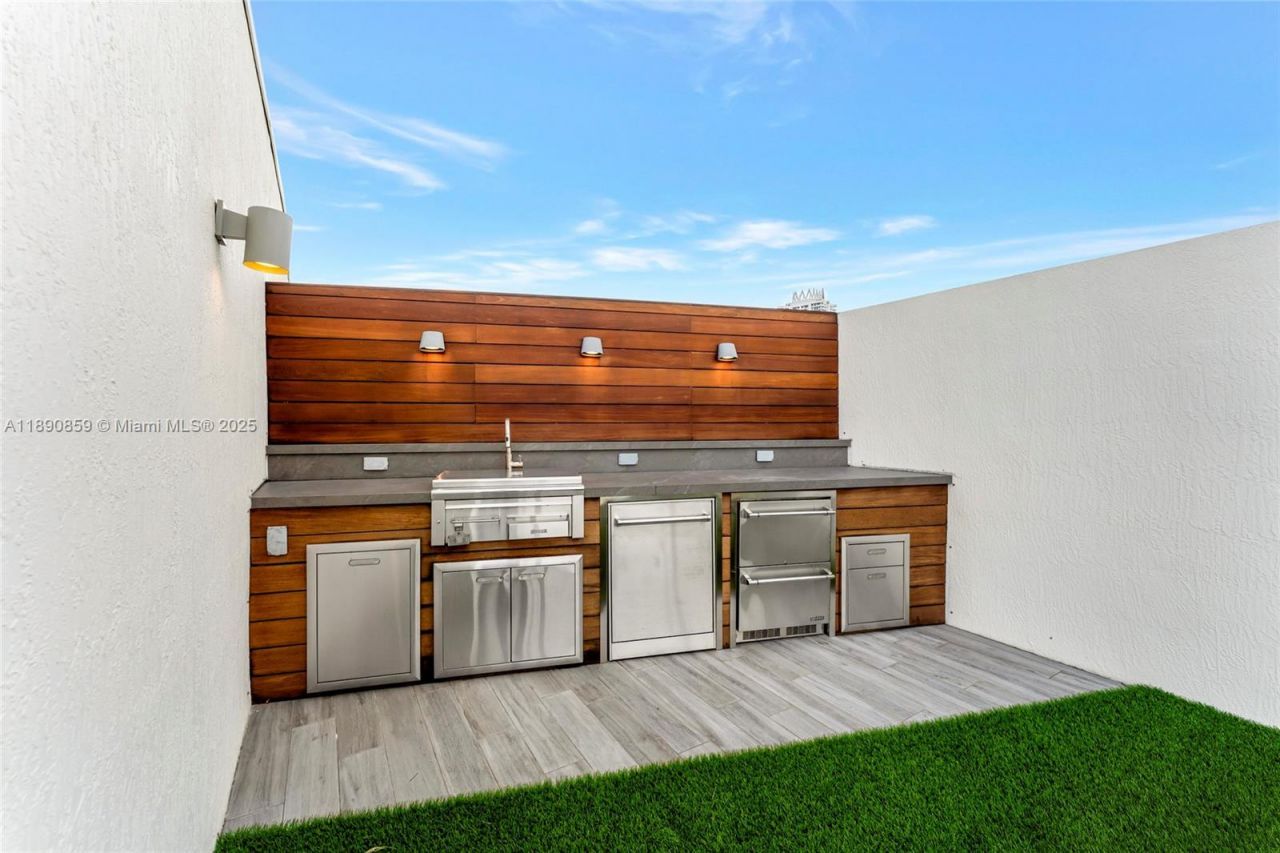 6620 Indian Creek Dr, Unit PH711, Miami Beach, FL 33141 Photo