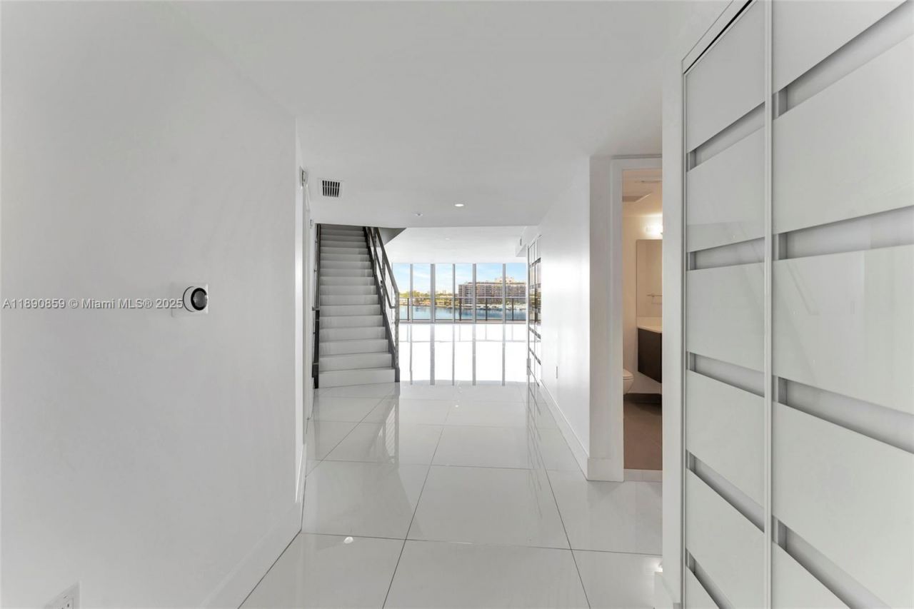 6620 Indian Creek Dr, Unit PH711, Miami Beach, FL 33141 Photo