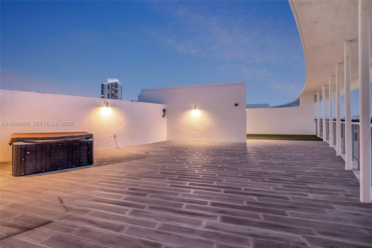 6620 Indian Creek Dr, Unit PH711, Miami Beach, FL 33141 Photo