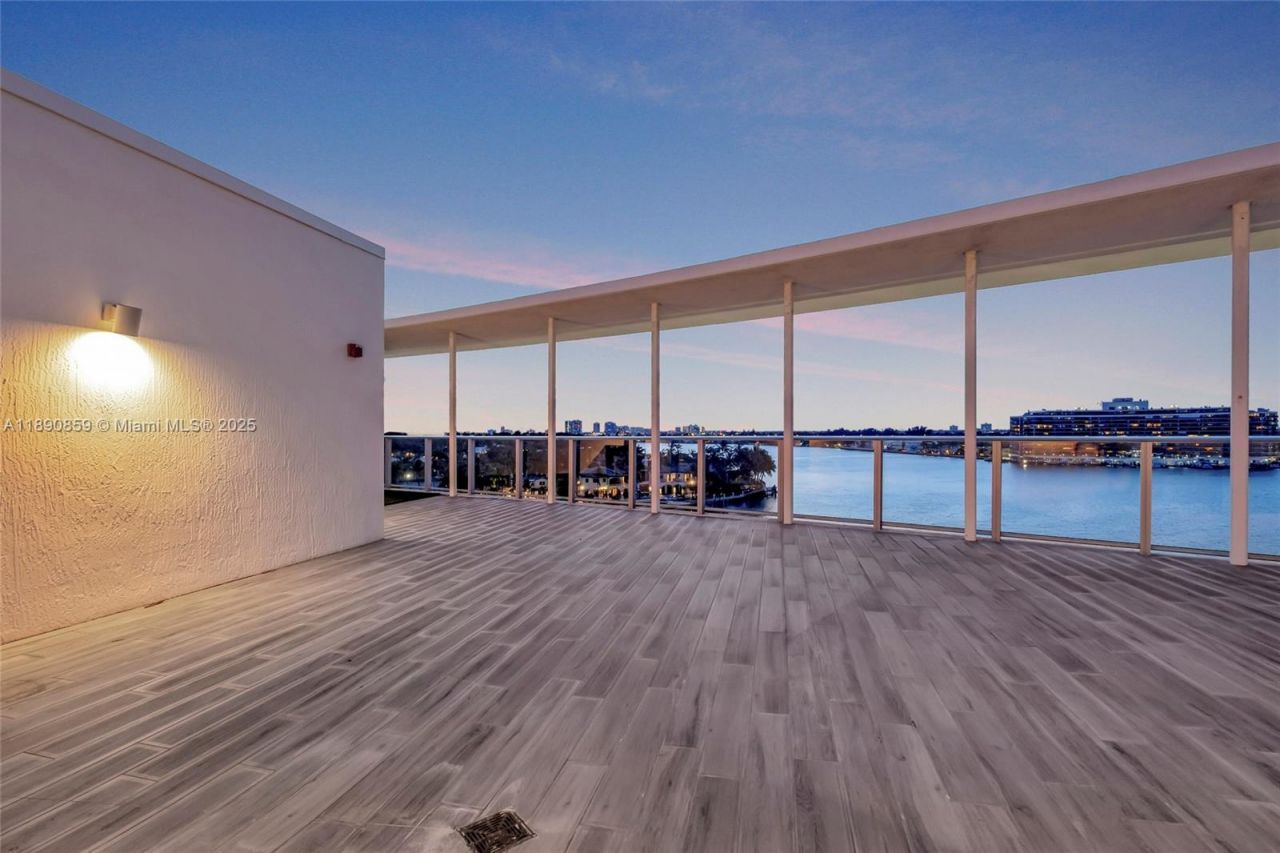 6620 Indian Creek Dr, Unit PH711, Miami Beach, FL 33141 Photo