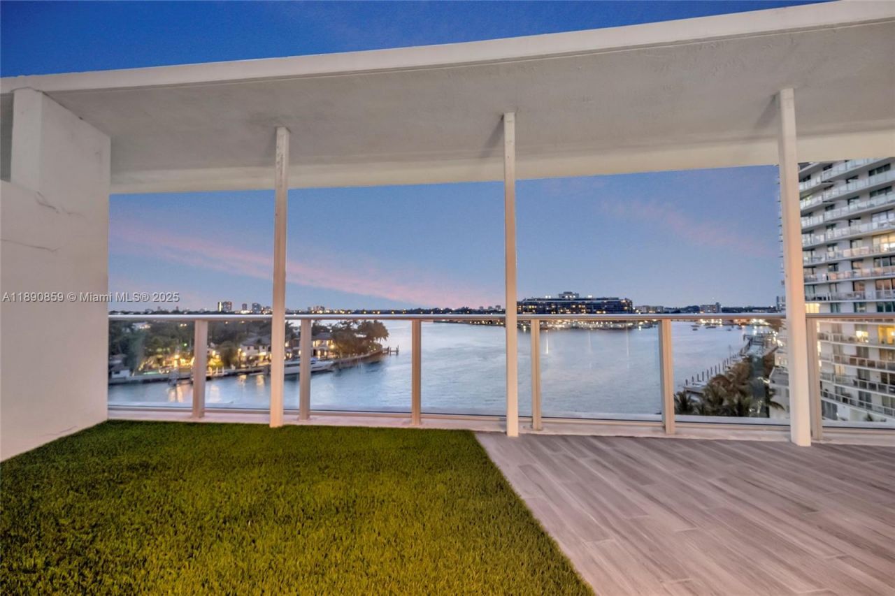 6620 Indian Creek Dr, Unit PH711, Miami Beach, FL 33141 Photo