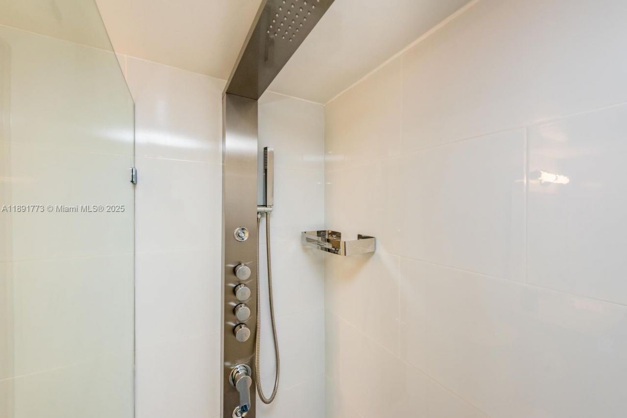 19801 E Country Club Dr, Unit 4501, Aventura, FL 33180 Photo