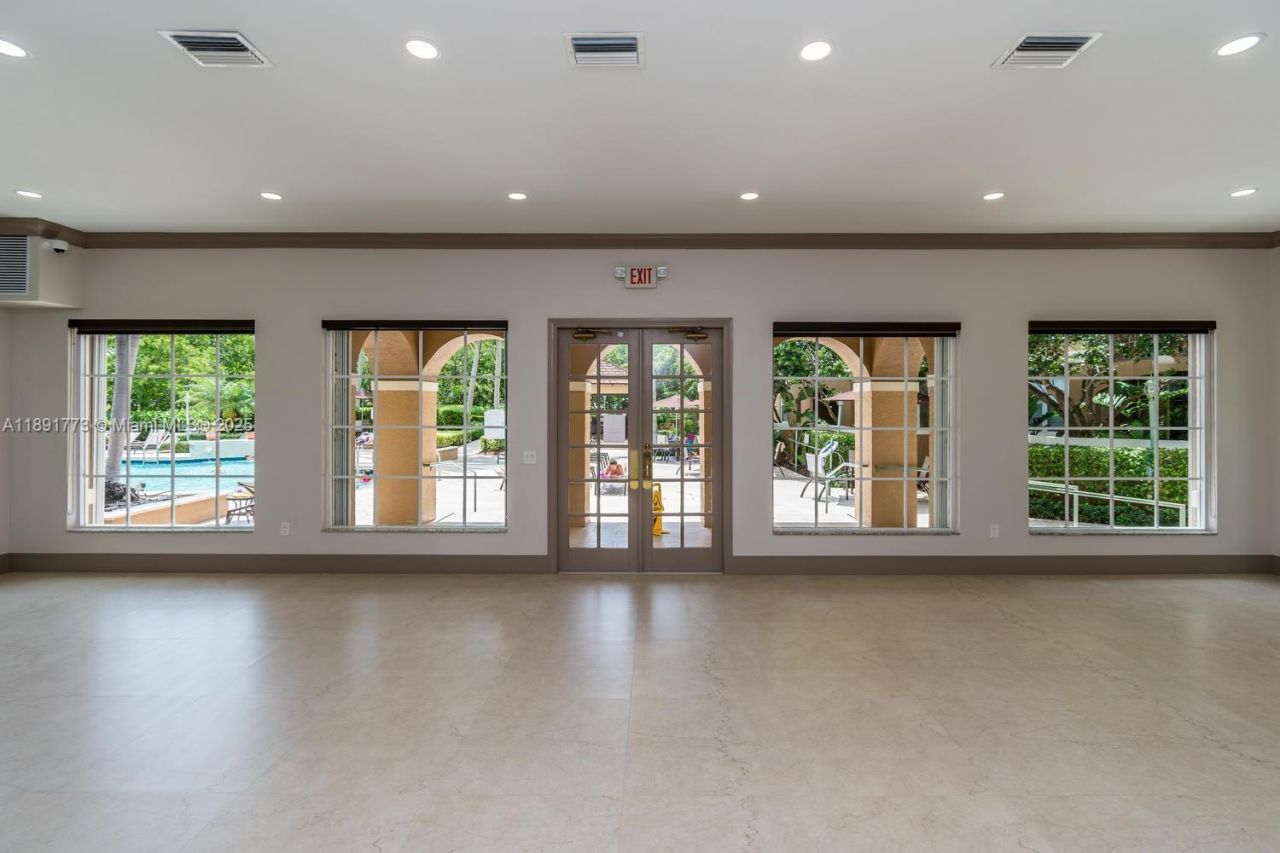 19801 E Country Club Dr, Unit 4501, Aventura, FL 33180 Photo