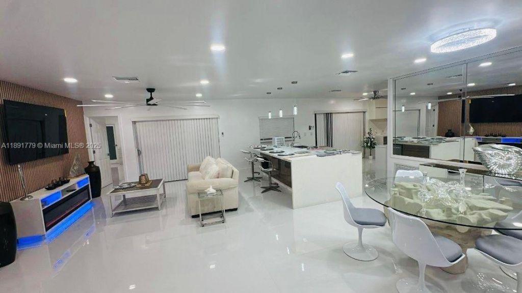 541 SE 17th Ave, Unit 541, Deerfield Beach, FL 33441 Photo