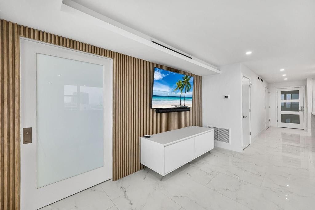 545 S Fort Lauderdale Beach Boulevard, Unit 1701, Fort Lauderdale, FL 33316 Photo