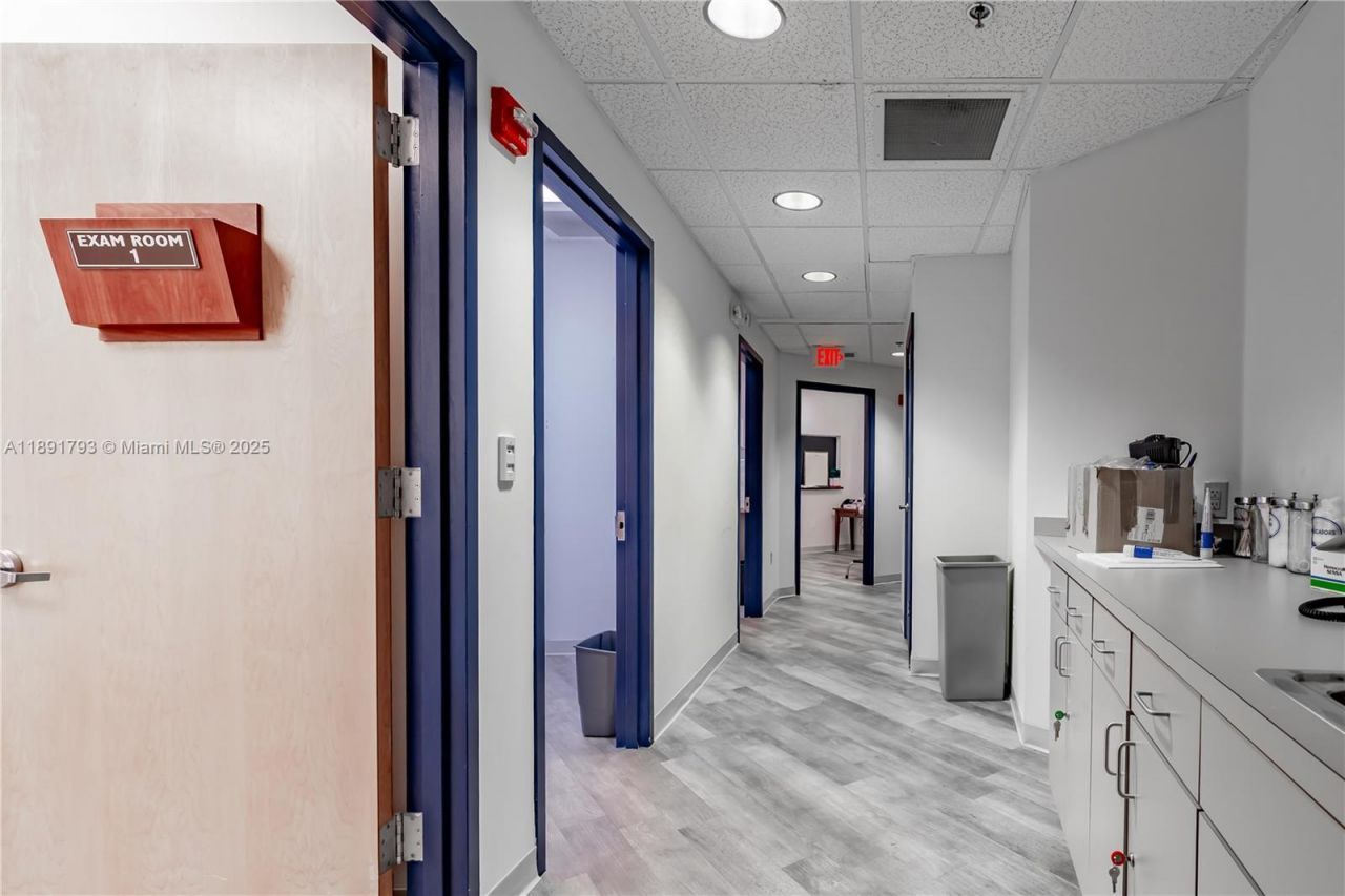 410 W 41st St, Unit 103, Miami Beach, FL 33140 Photo