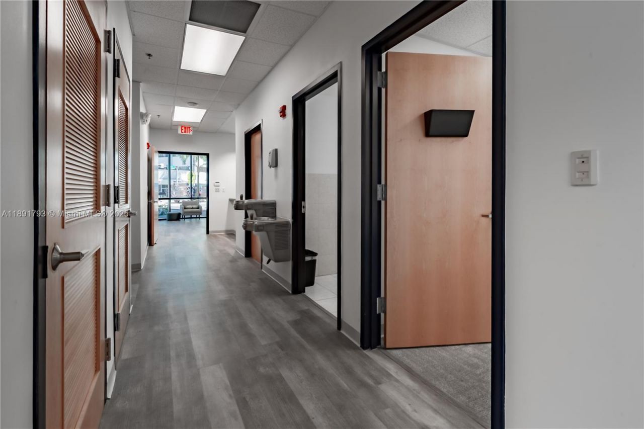 410 W 41st St, Unit 103, Miami Beach, FL 33140 Photo