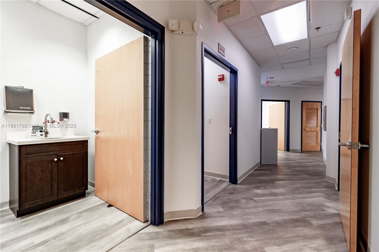 410 W 41st St, Unit 103, Miami Beach, FL 33140 Photo