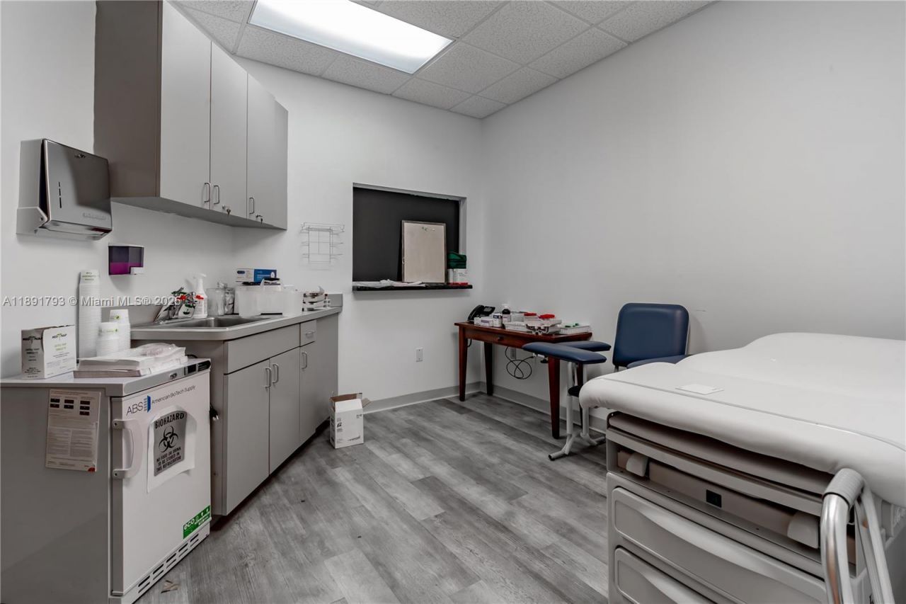 410 W 41st St, Unit 103, Miami Beach, FL 33140 Photo