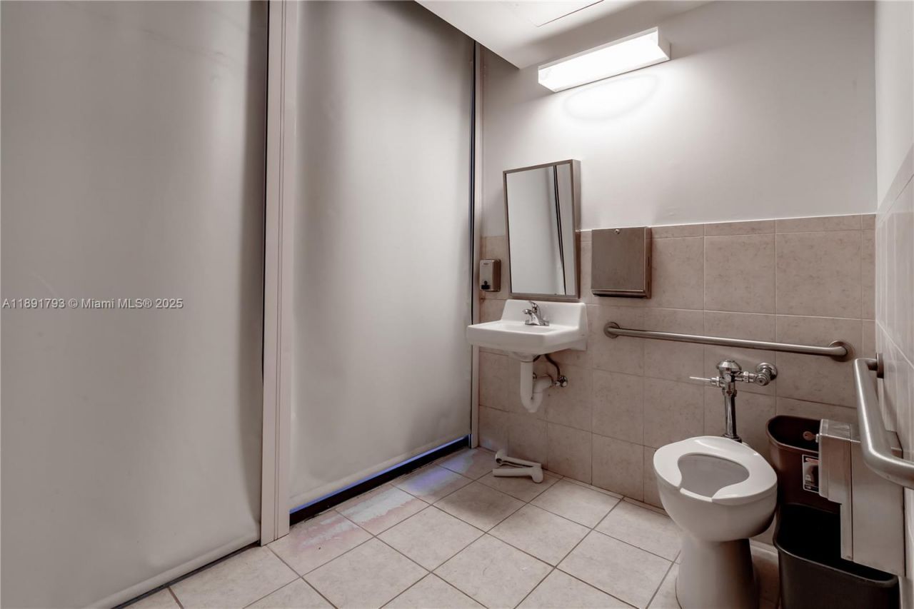 410 W 41st St, Unit 103, Miami Beach, FL 33140 Photo