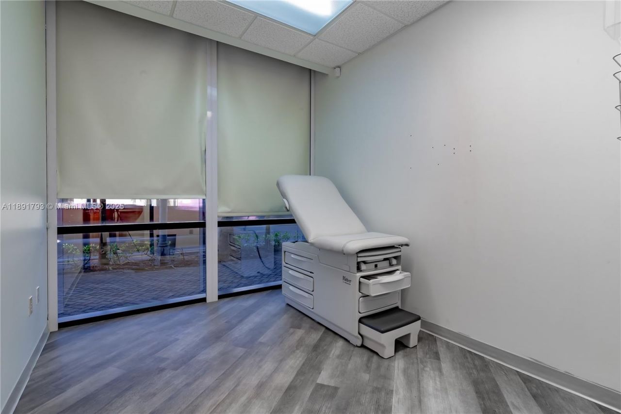 410 W 41st St, Unit 103, Miami Beach, FL 33140 Photo