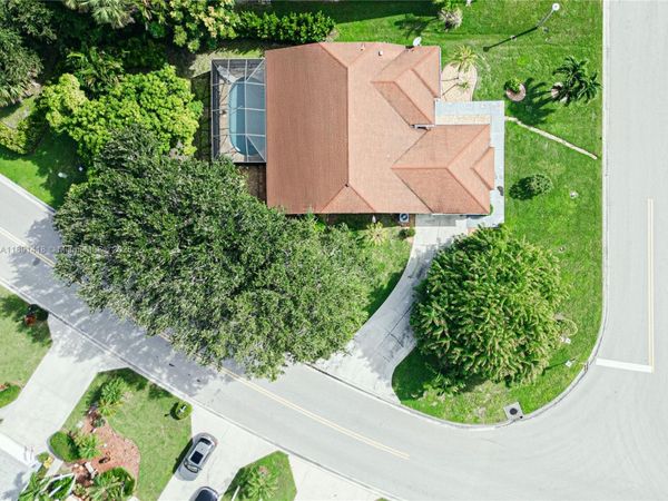 6631 Middlesex PL, Naples, FL 34104