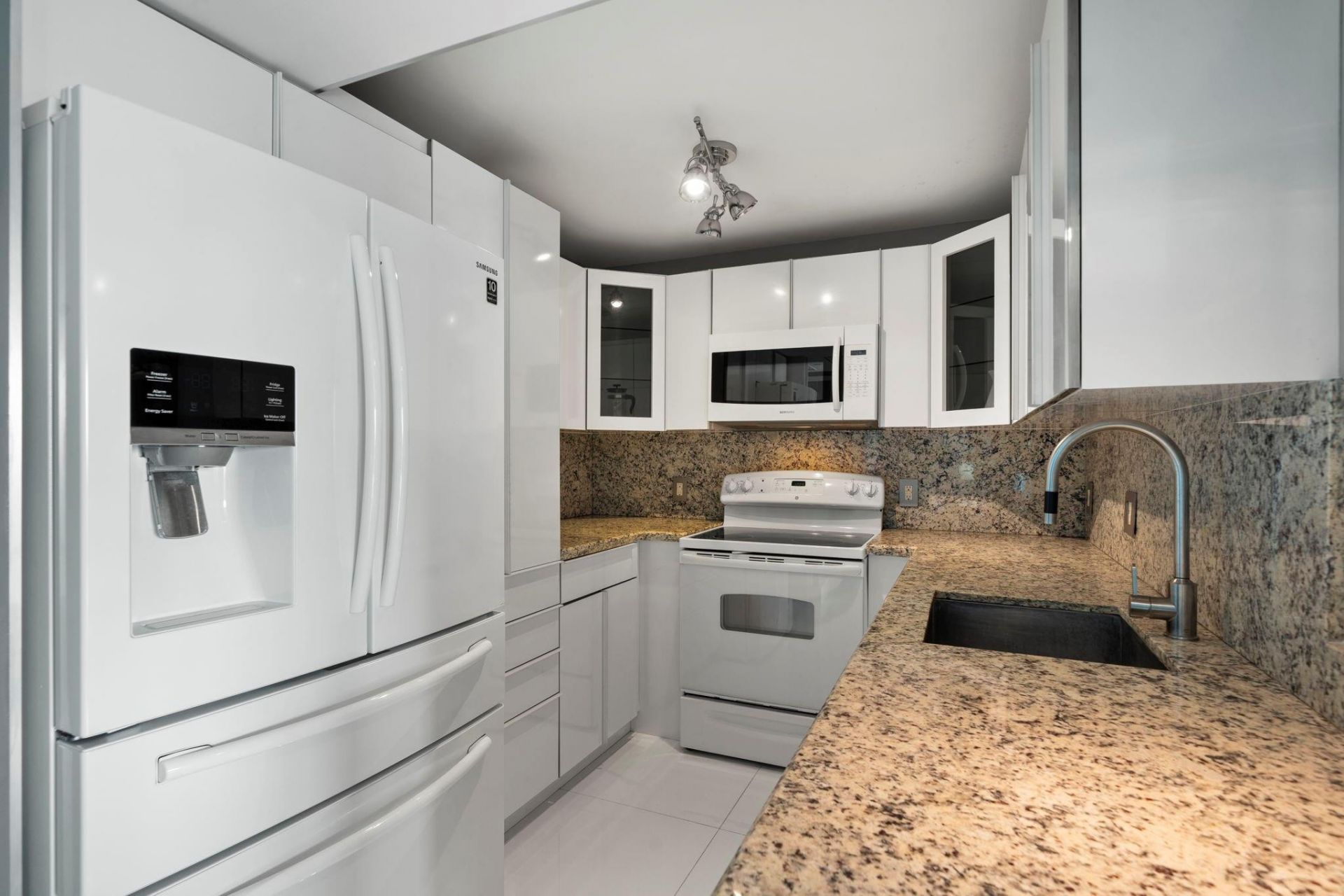 3625 N Country Club Drive, Unit 1208, Aventura, FL 33180 Photo