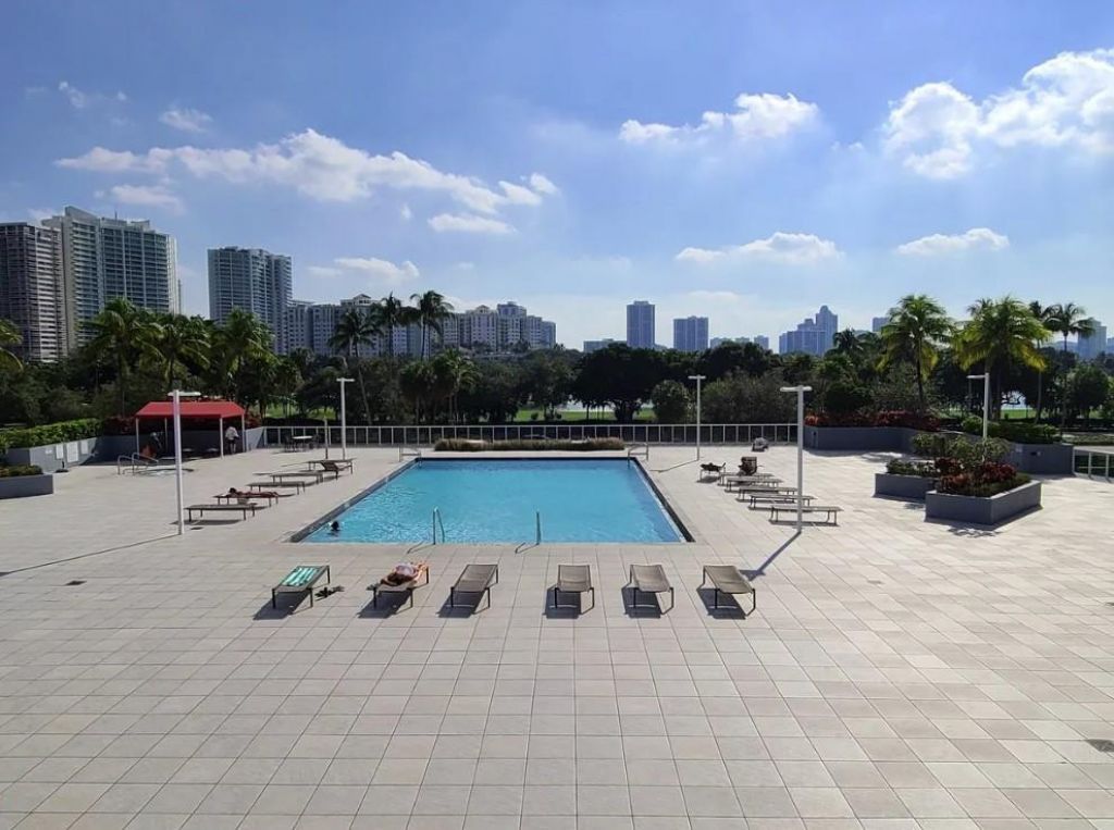 3625 N Country Club Drive, Unit 1208, Aventura, FL 33180 Photo