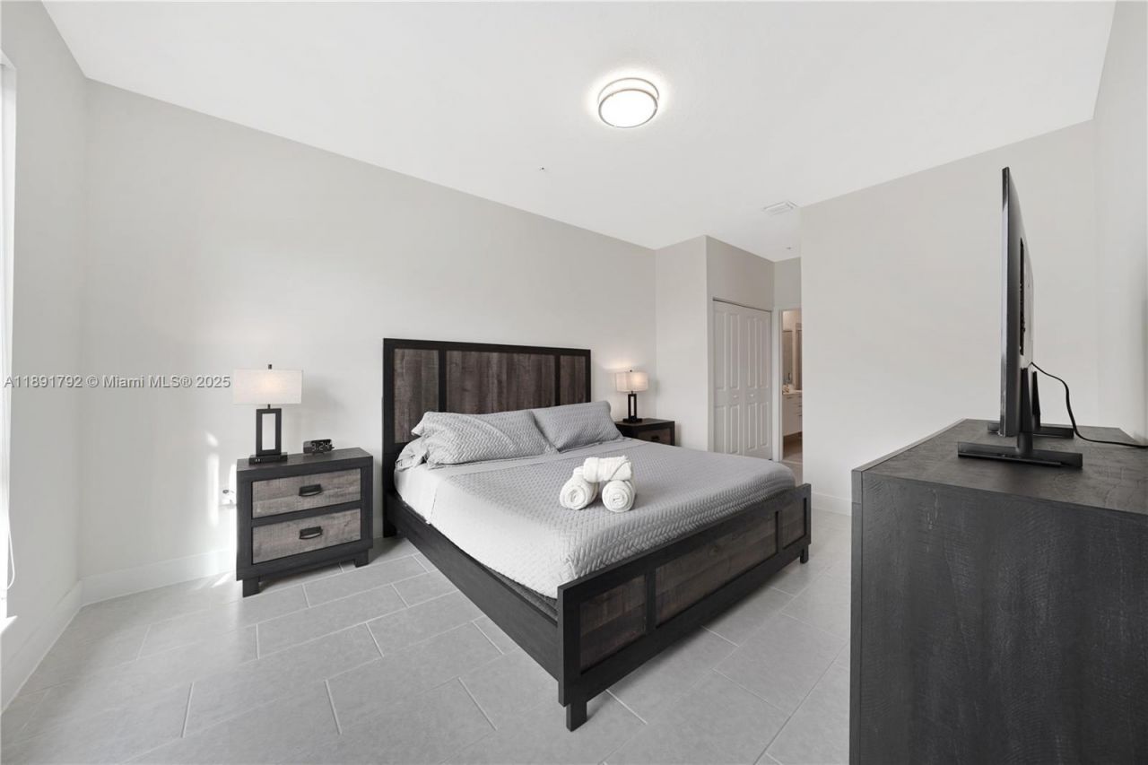 8167 NW 41st St, Unit E-203, Doral, FL 33166 Photo