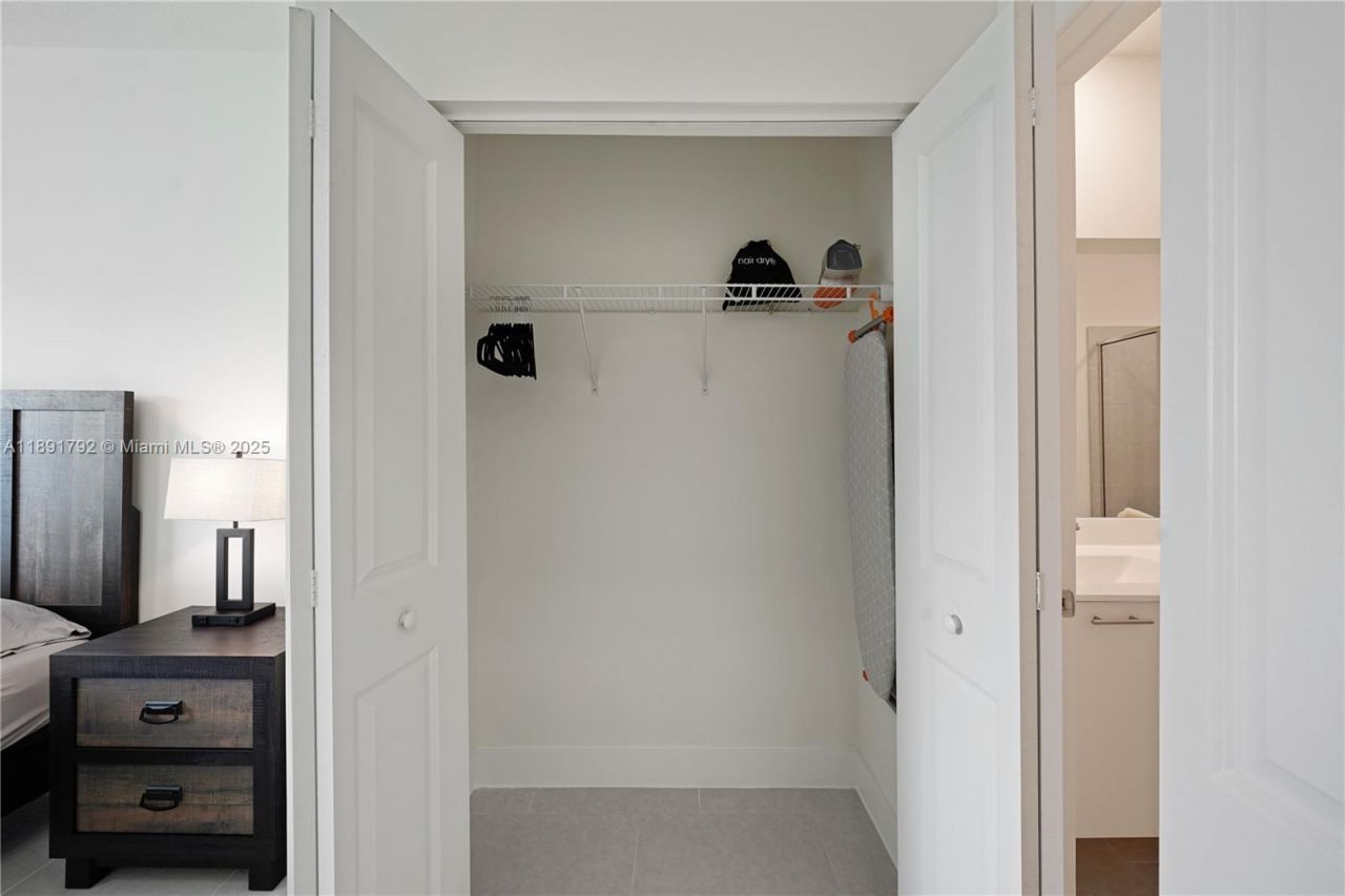 8167 NW 41st St, Unit E-203, Doral, FL 33166 Photo