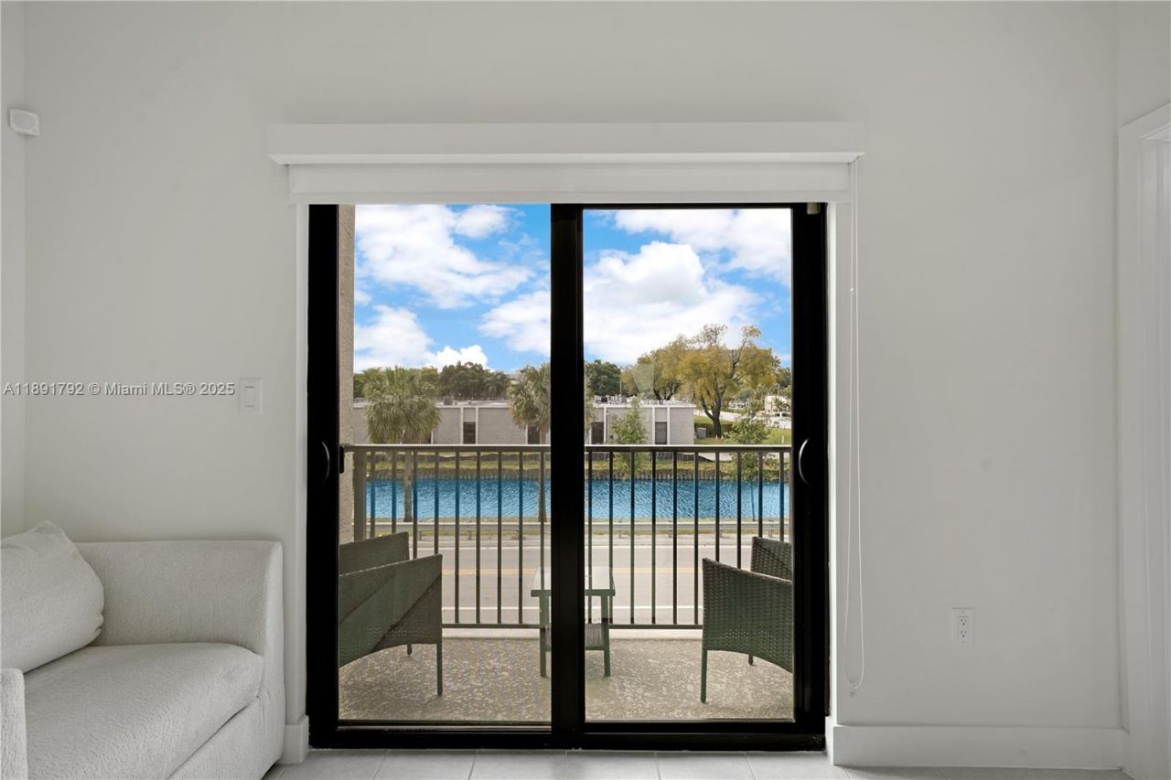 8167 NW 41st St, Unit E-203, Doral, FL 33166 Photo