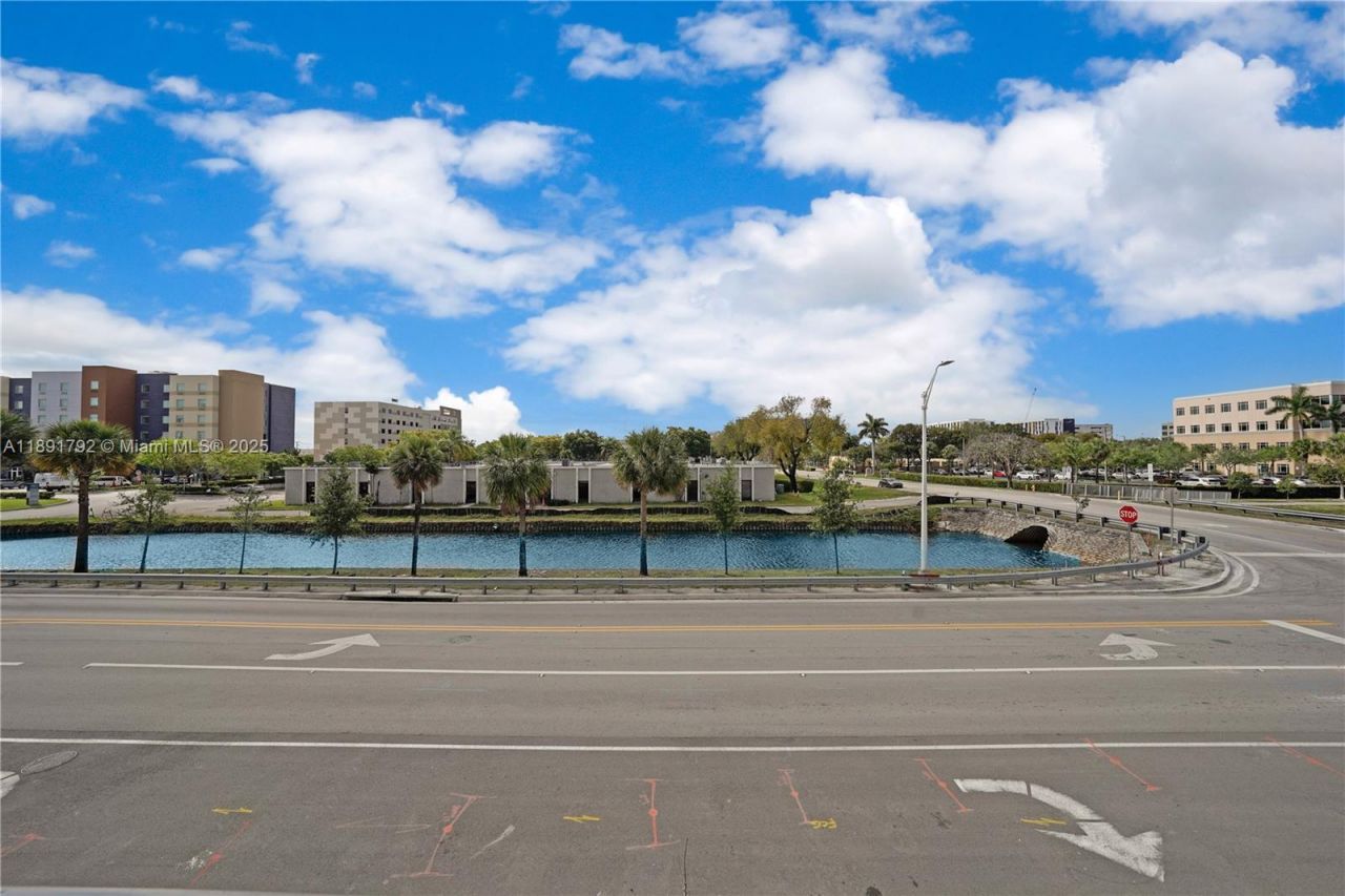 8167 NW 41st St, Unit E-203, Doral, FL 33166 Photo