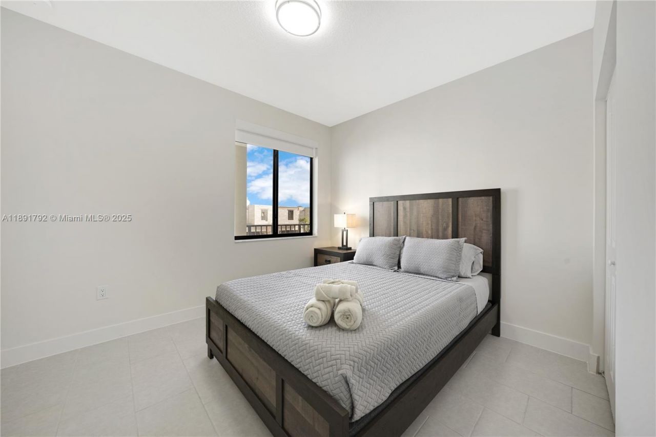 8167 NW 41st St, Unit E-203, Doral, FL 33166 Photo