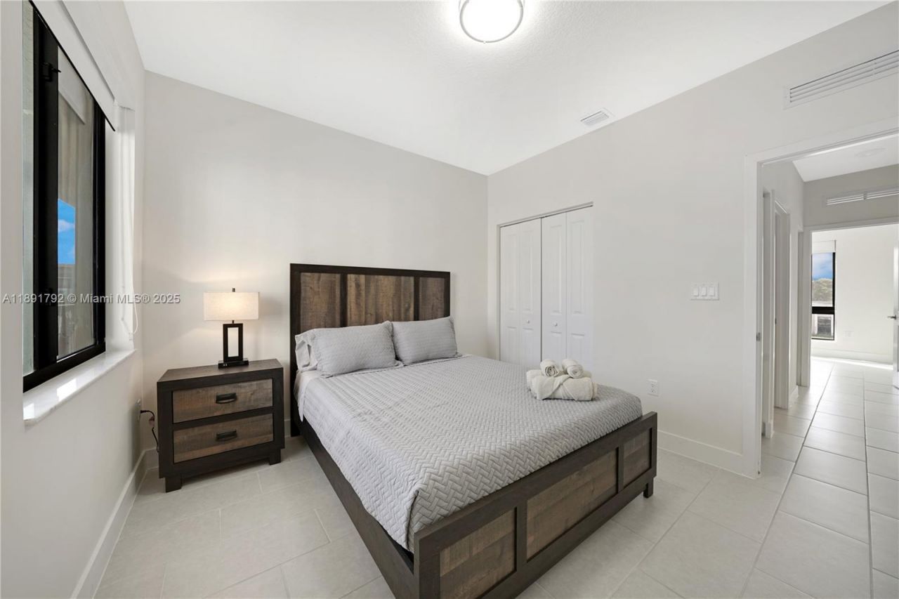 8167 NW 41st St, Unit E-203, Doral, FL 33166 Photo